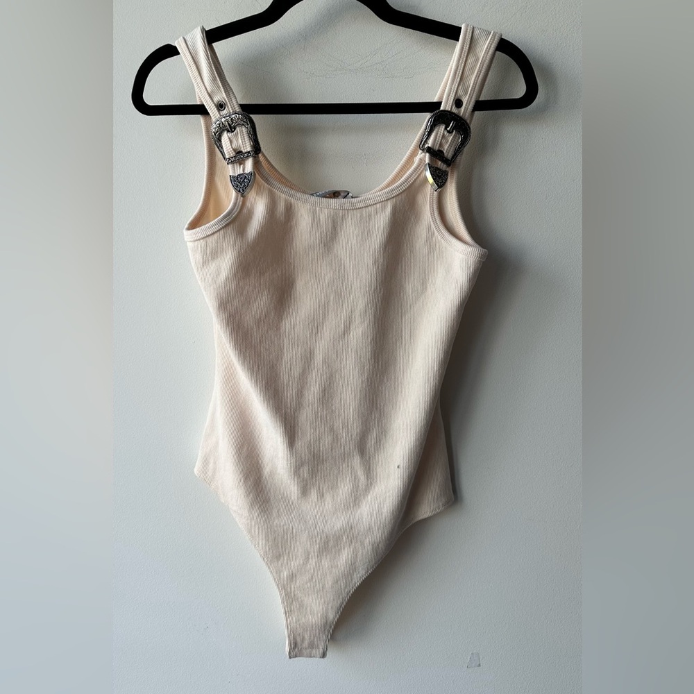 BLUE B 🆕 ., Cream Ribbed Tank Bodysuit 14” P2P, Size M | 1310